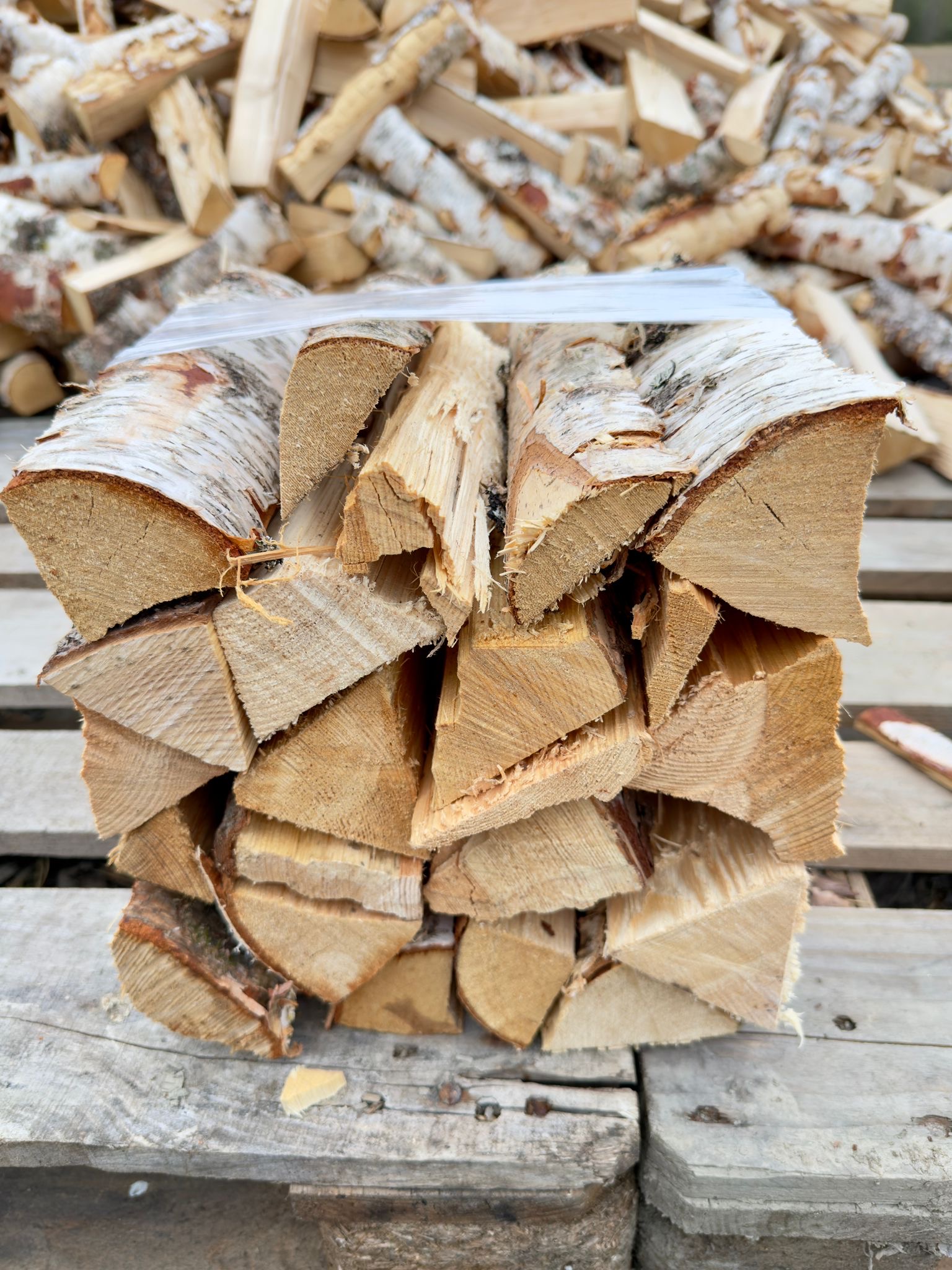 Klapikääre sekapuuta – noin 23,5 litran paketti kuivaa polttopuuta – kuva 1